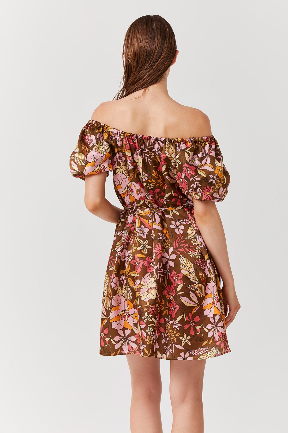 Short dress with puff sleeves